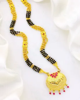 ATTRACTIVE GOLDEN FINISH MANGALSUTRA